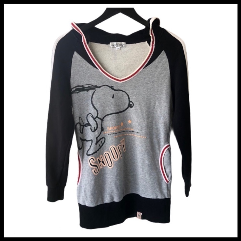 SNOOPY Graphic V-Neck Hoodie